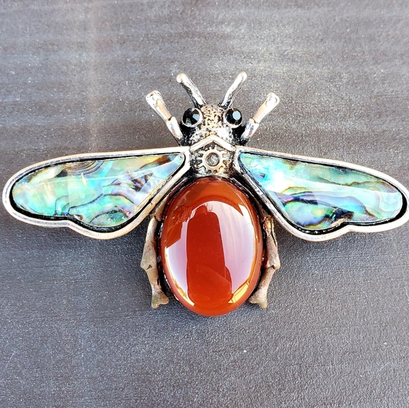 New Red Agate and Abalone Shell Bee Pin Brooch. - Picture 10 of 13